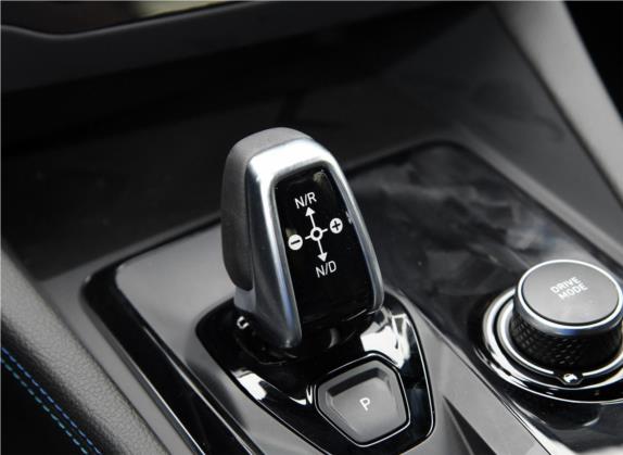 领克03新能源 2019款 1.5T PHEV Pro 中控类   挡把