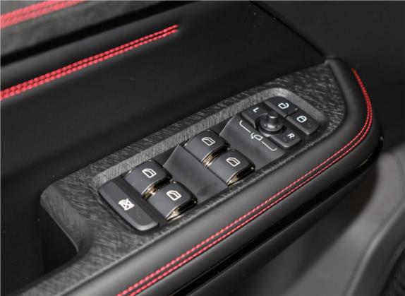 领克05 2020款 2.0TD 四驱时间限量版 车厢座椅   门窗控制