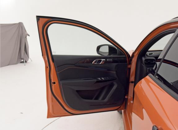 领克02 Hatchback 2021款 2.0TD Halo 车厢座椅   前门板