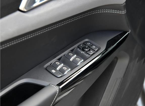 领克02 Hatchback 2022款 2.0TD Pro 车厢座椅   门窗控制