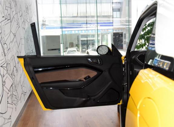 LITE 2019款 R300 魔力版 车厢座椅   前门板