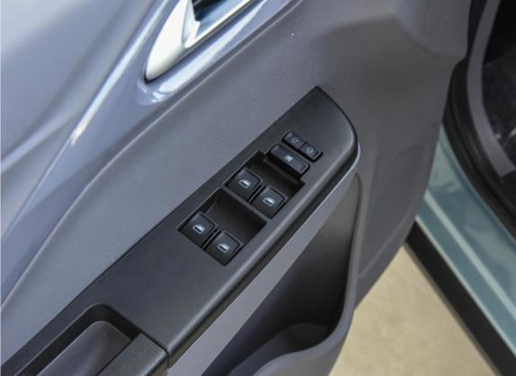 凌宝COCO 2021款 奶盖系 联盟Pro版 车厢座椅   门窗控制