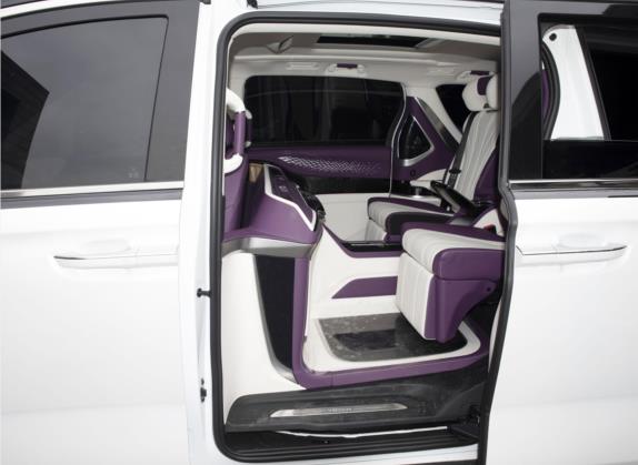 梦想家 2022款 私人定制低碳版 车厢座椅   后排空间