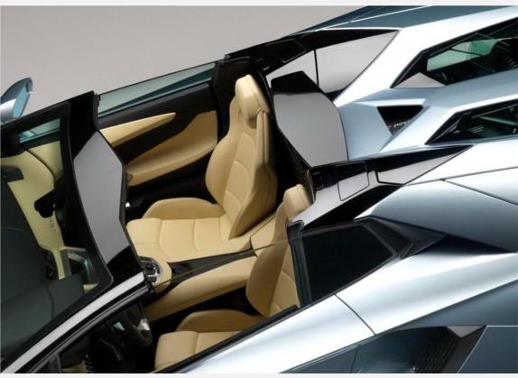 Aventador 2013款 LP 700-4 Roadster 车厢座椅   前排空间