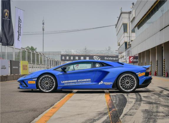 Aventador 2017款 Aventador S 外观   正侧