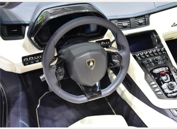 Aventador 2018款 Aventador S Roadster 中控类   驾驶位