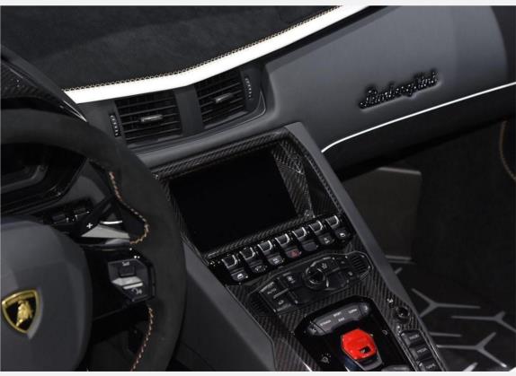 Aventador 2019款 Aventador SVJ Roadster 中控类   中控台