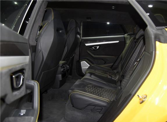 Urus 2018款 4.0T V8 车厢座椅   后排空间