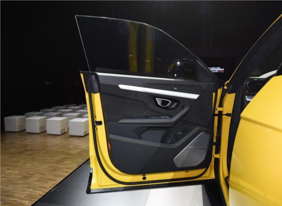 Urus 2018款 4.0T V8 车厢座椅   前门板