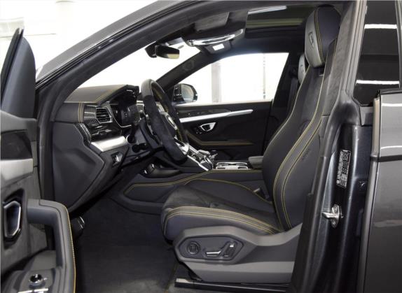 Urus 2021款 4.0T V8 车厢座椅   前排空间