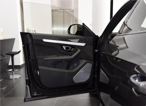 Urus 2021款 4.0T V8 车厢座椅   前门板