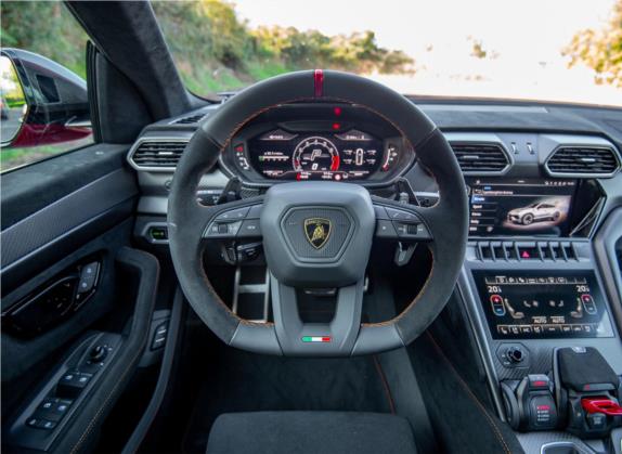 Urus 2022款 4.0T V8 Performante 中控类   驾驶位