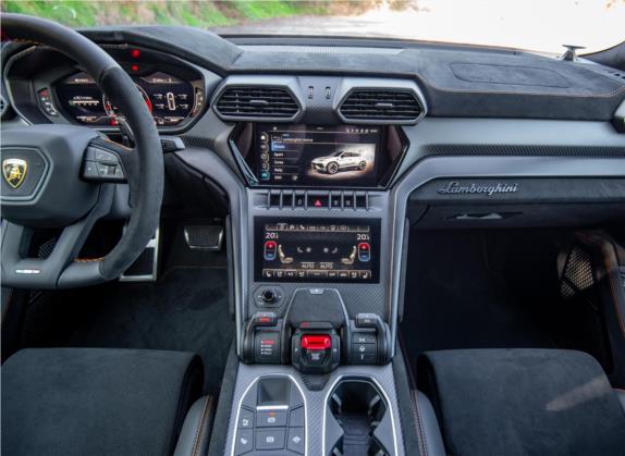 Urus 2022款 4.0T V8 Performante 中控类   中控台