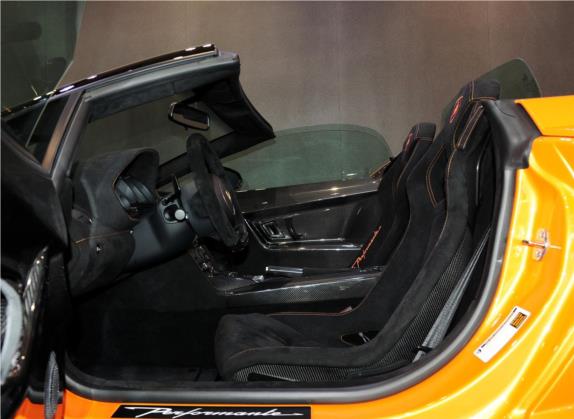 Gallardo 2011款 LP 570-4 Spyder Performante 车厢座椅   前排空间