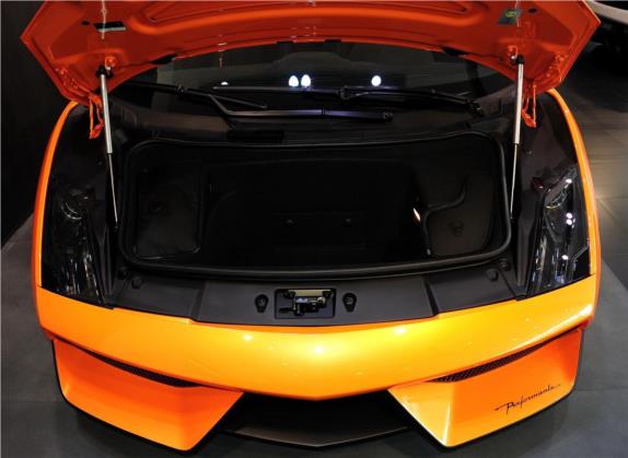 Gallardo 2011款 LP 570-4 Spyder Performante 车厢座椅   后备厢