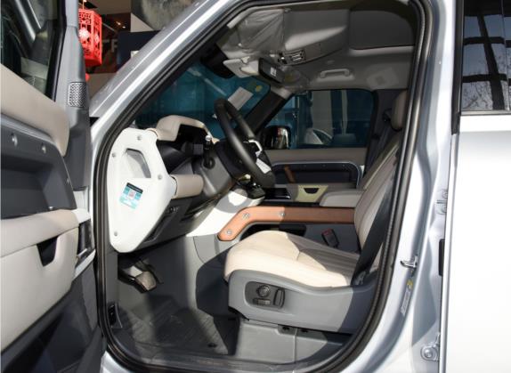 路虎卫士 2021款 110 P400 暗黑特别版 车厢座椅   前排空间