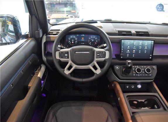 路虎卫士 2022款 90 2.0T P300 X-DYNAMIC HSE 中控类   驾驶位