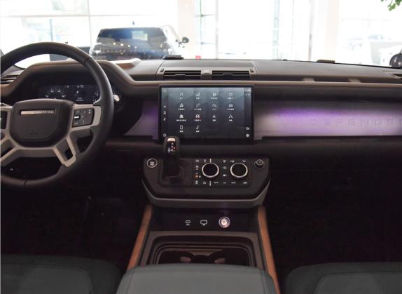 路虎卫士 2022款 90 2.0T P300 X-DYNAMIC HSE 中控类   中控台
