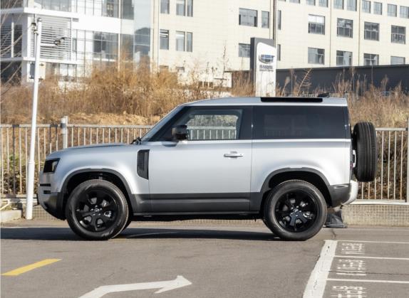 路虎卫士 2022款 90 2.0T P300 SE 外观   正侧