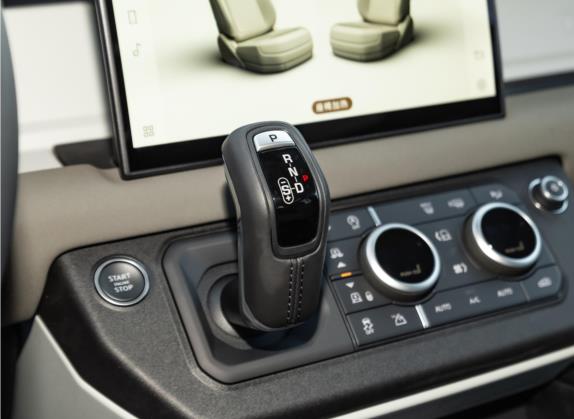 路虎卫士 2022款 90 2.0T P300 SE 中控类   挡把