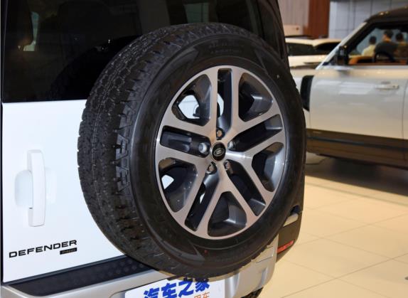 路虎卫士 2022款 90 3.0T P400 暗黑特别版 其他细节类   备胎