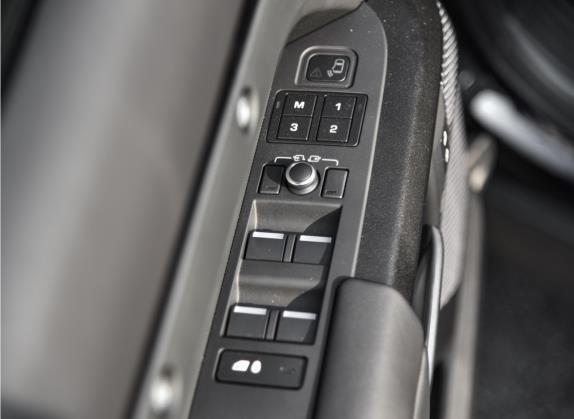 路虎卫士 2022款 110 V8 007典藏版 车厢座椅   门窗控制