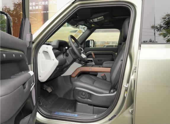 2023款 改款 110 3.0T P400 X-DYNAMIC HSE 车厢座椅   前排空间
