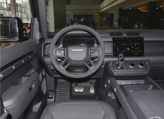 路虎卫士 2023款 改款 110 5.0T V8 中控类   驾驶位