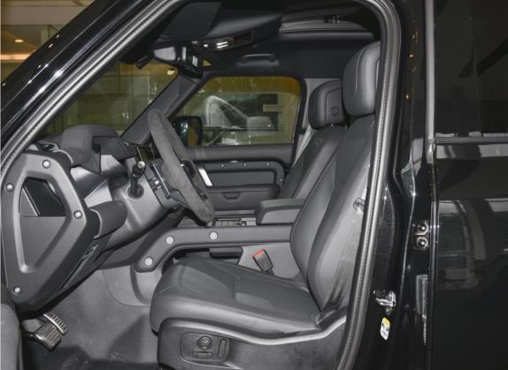 路虎卫士 2023款 改款 110 5.0T V8 车厢座椅   前排空间