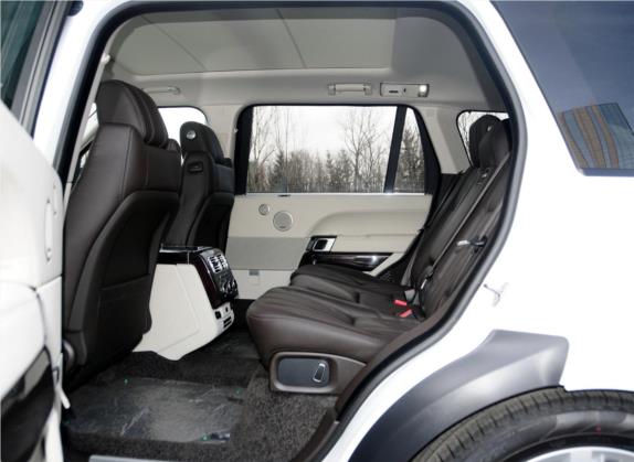 揽胜 2015款 3.0 SC V6 Vogue SE 创世加长版 车厢座椅   后排空间