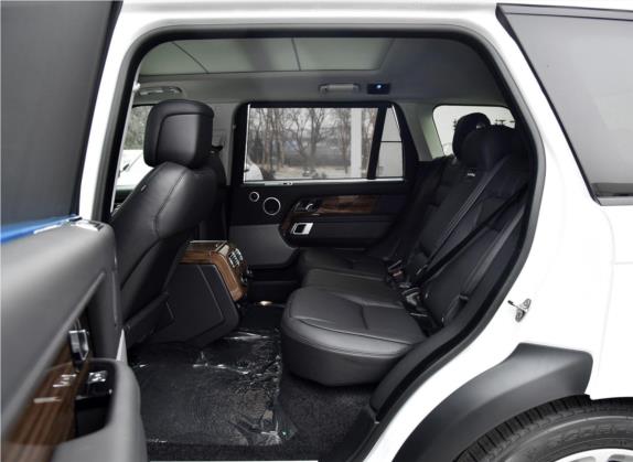 揽胜 2018款 3.0 SC V6 Vogue 传世加长版 车厢座椅   后排空间