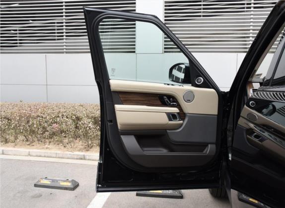揽胜 2018款 3.0 SC V6 Vogue SE 创世加长版 车厢座椅   前门板