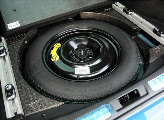 揽胜极光(进口) 2012款 2.0T 5门耀动版 其他细节类   备胎