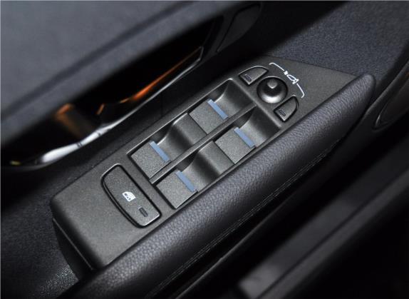 揽胜极光(进口) 2013款 2.0T 5门耀真版 车厢座椅   门窗控制