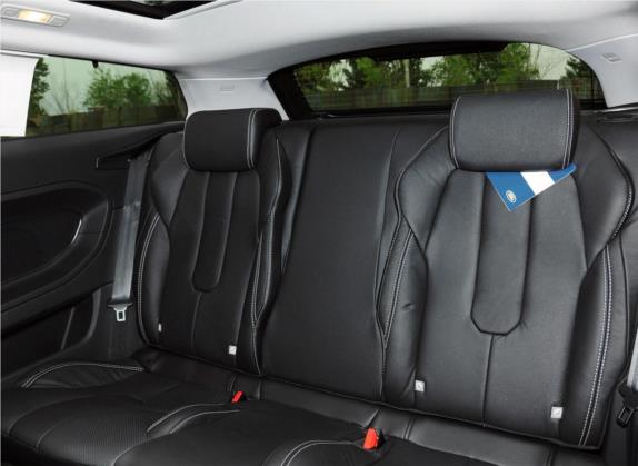 揽胜极光(进口) 2013款 2.0T 3门眩蓝限量版 车厢座椅   后排空间