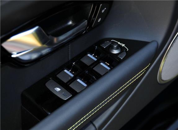 揽胜极光(进口) 2013款 2.0T 5门熠动限量版 车厢座椅   门窗控制