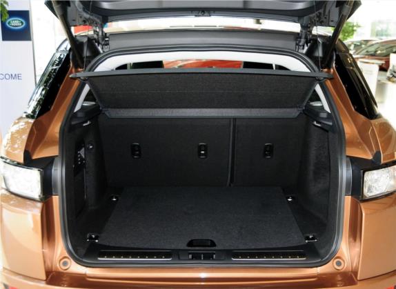 揽胜极光(进口) 2014款 2.0T 5门限量版 车厢座椅   后备厢