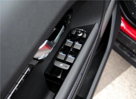 揽胜极光(进口) 2015款 2.0T 5门耀动版 车厢座椅   门窗控制