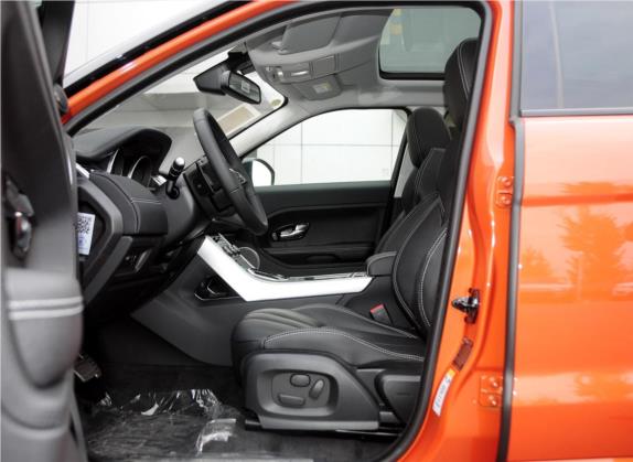 揽胜极光(进口) 2015款 2.0T 倾橙限量版 车厢座椅   前排空间