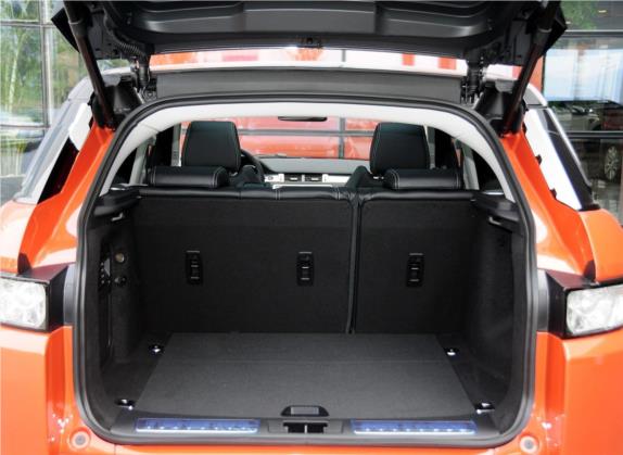 揽胜极光(进口) 2015款 2.0T 倾橙限量版 车厢座椅   后备厢
