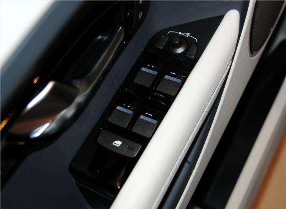 揽胜极光(进口) 2015款 2.0T 耀慕创世限量版 车厢座椅   门窗控制