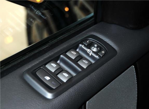 发现 2013款 3.0 SDV6 HSE 柴油版 车厢座椅   门窗控制