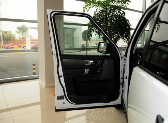 发现 2013款 5.0 V8 尊黑限量版 车厢座椅   前门板