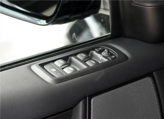 发现 2016款 3.0 SC 曜黑典藏版 SE 车厢座椅   门窗控制
