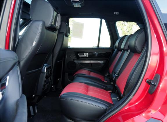 揽胜运动版 2013款 5.0 NA V8 HSE 驭红限量版 车厢座椅   后排空间