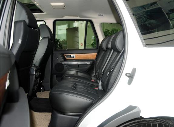 揽胜运动版 2013款 3.0 TDV6 柴油极致运动版 车厢座椅   后排空间