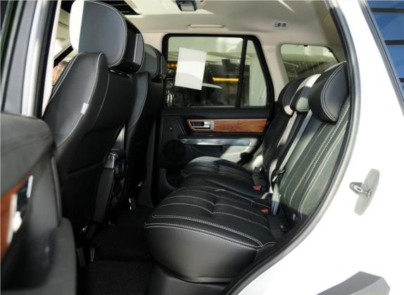 揽胜运动版 2013款 5.0 SC V8 HSE 车厢座椅   后排空间