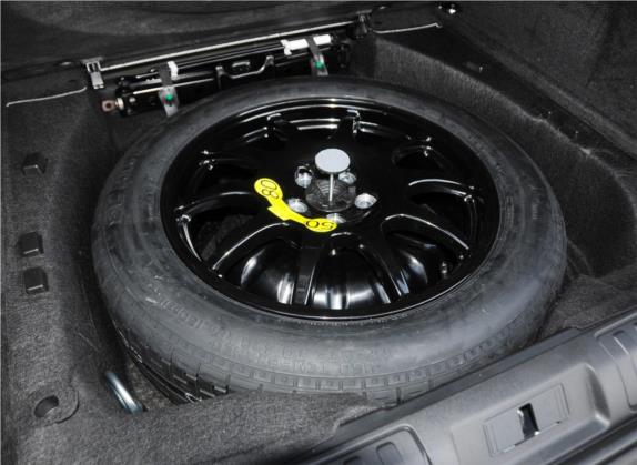 揽胜运动版 2015款 3.0 SC V6 HSE DYNAMIC 其他细节类   备胎