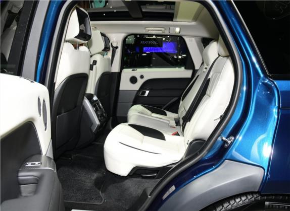 揽胜运动版 2022款 3.0 L6 墨蓝鎏光版 车厢座椅   后排空间