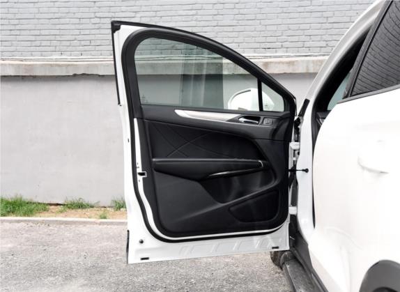 林肯MKC 2014款 2.0T 两驱尊雅版 车厢座椅   前门板